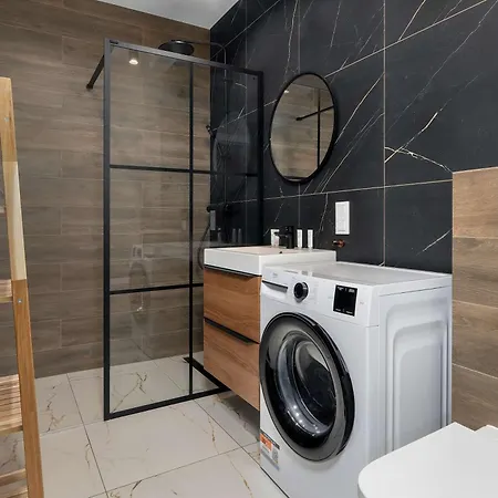 Elegant In For Remote Work With Parking And Balcony By Renters Appartement
