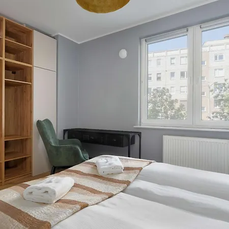Elegant In For Remote Work With Parking And Balcony By Renters Poznań